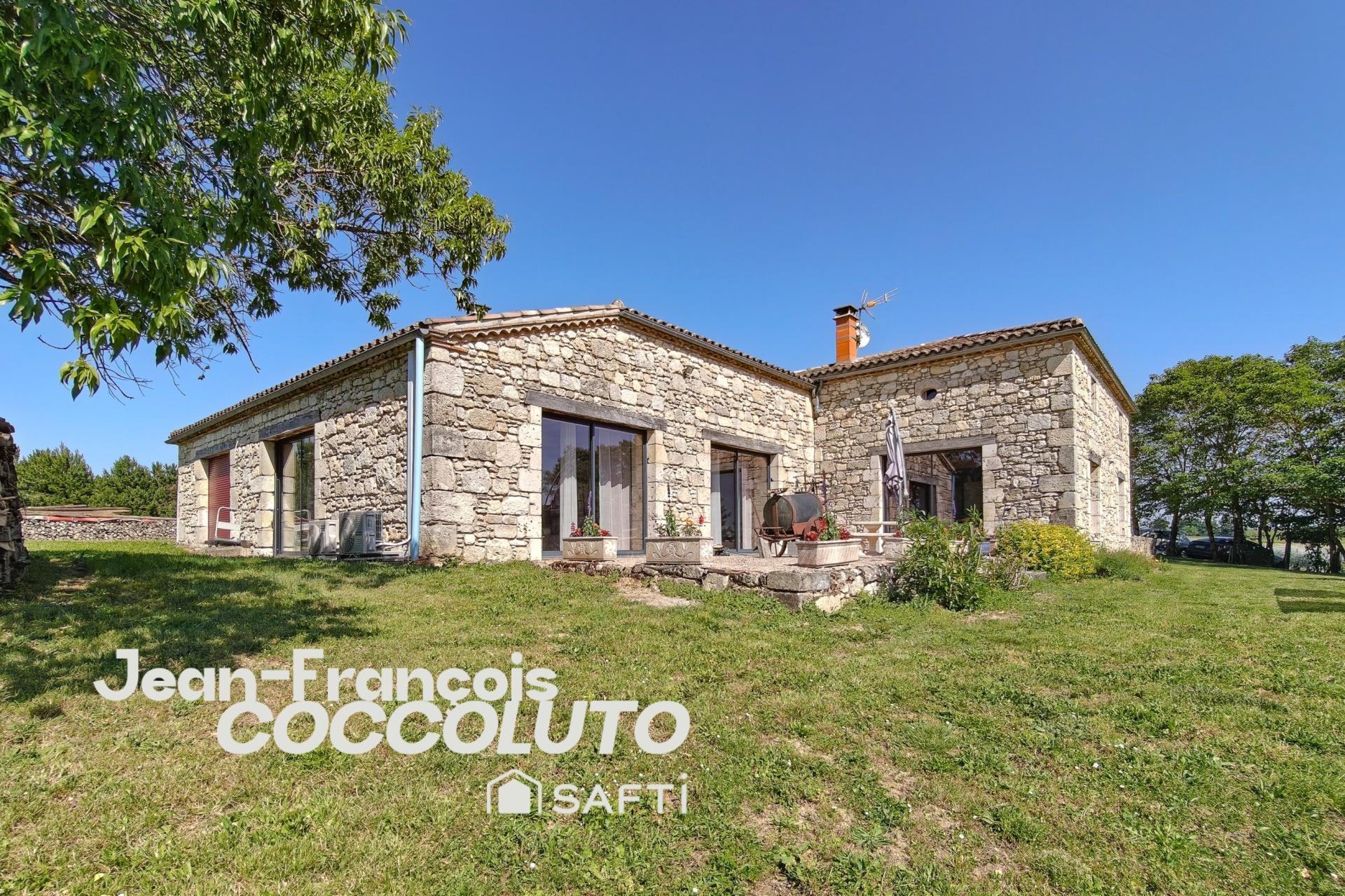 Belle maison d'archi en pierre avec grand volumes