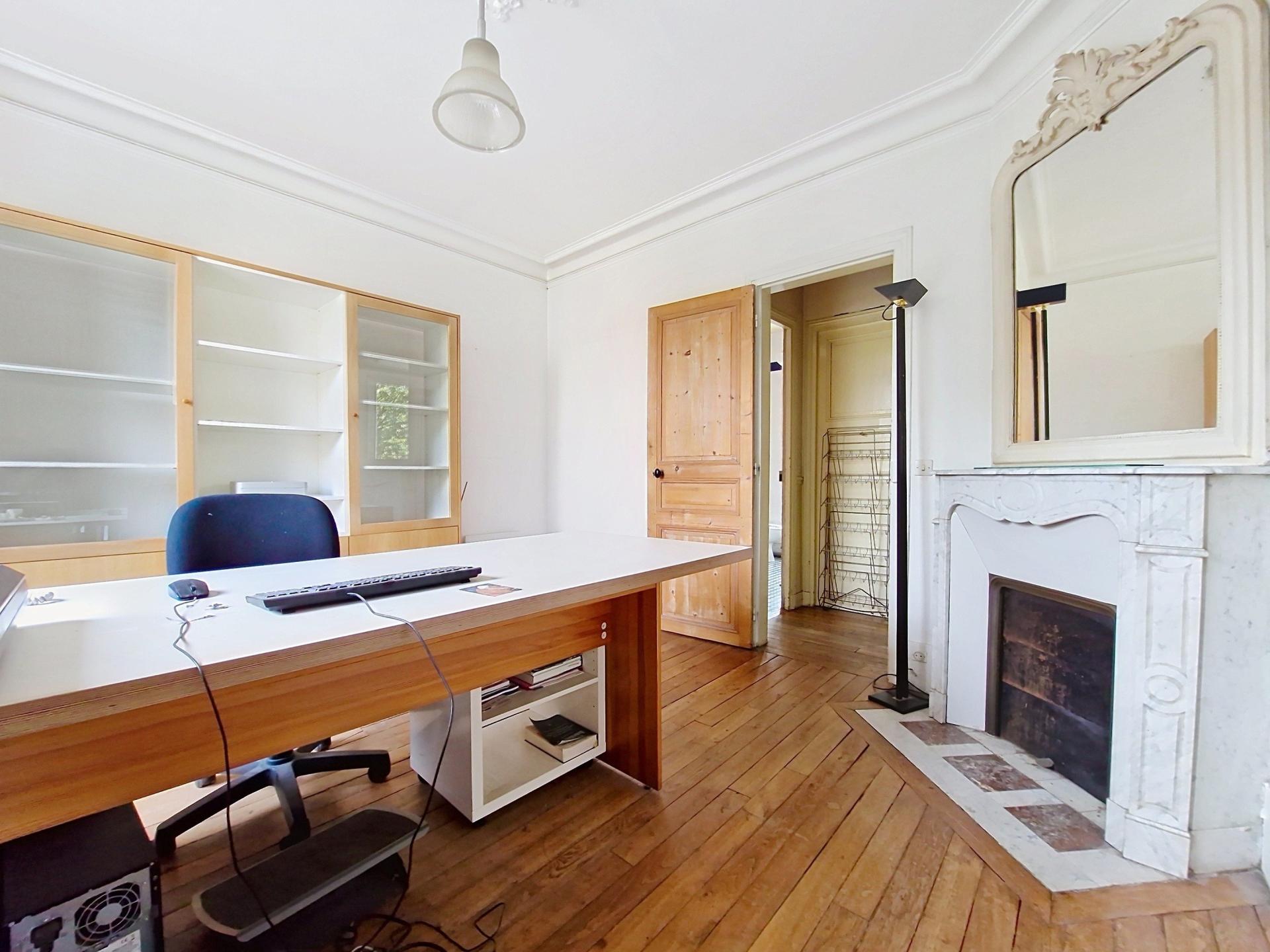 Photo 7 of the listing.