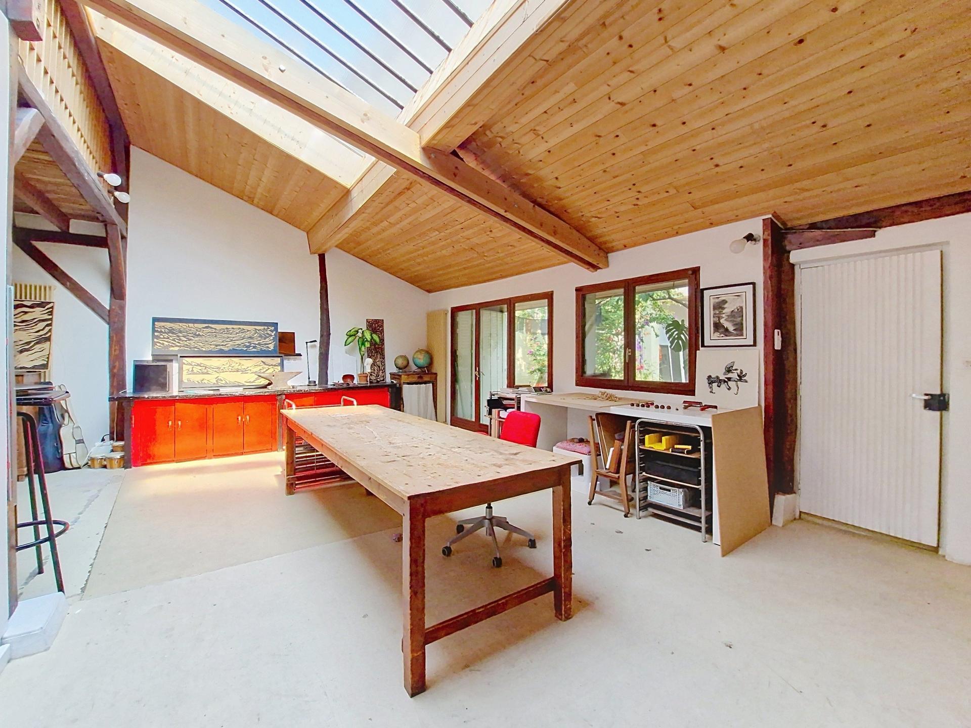 Photo 11 of the listing.