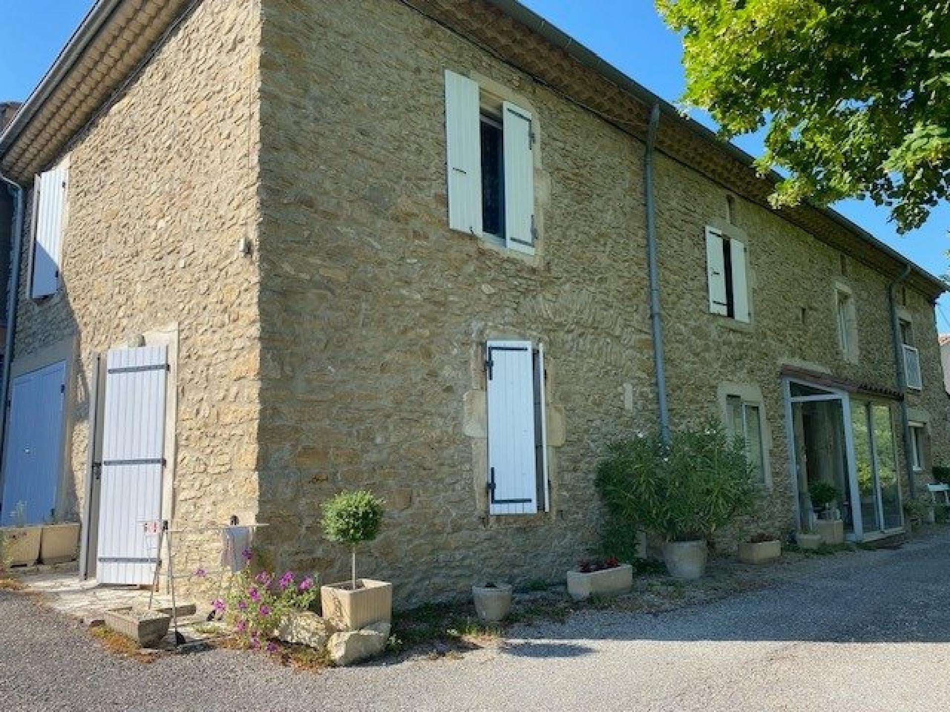 Photo 3 of the listing.