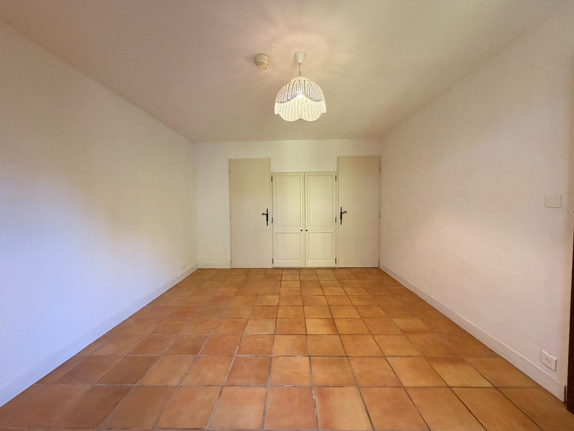 Photo 14 of the listing.