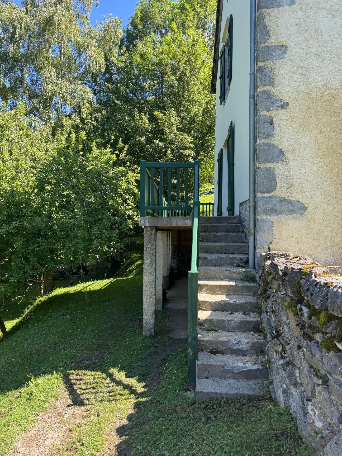 Photo 5 of the listing.