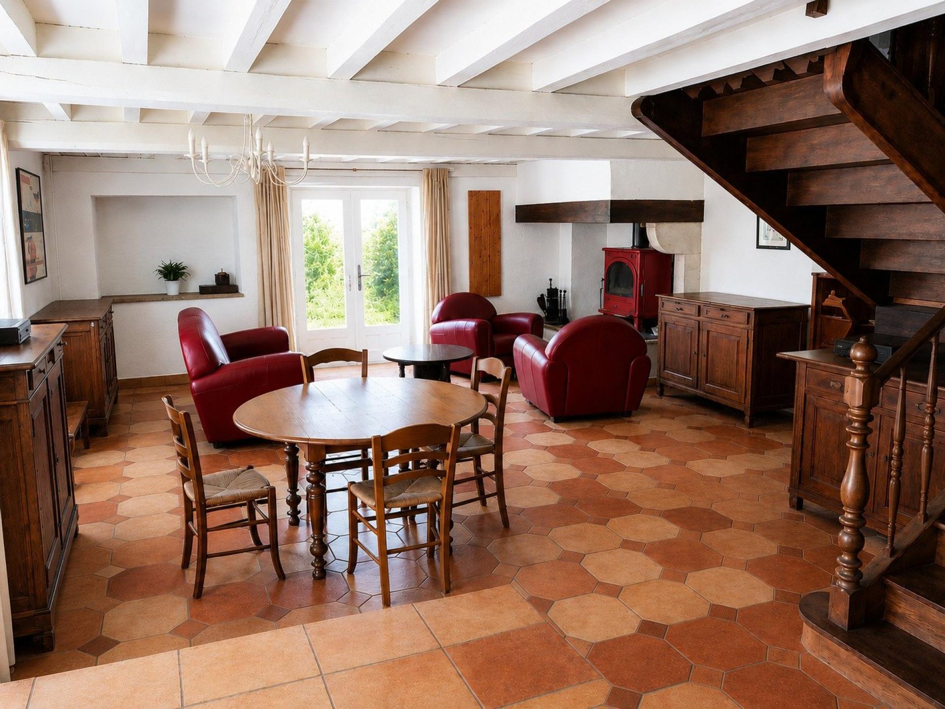 Photo 7 of the listing.