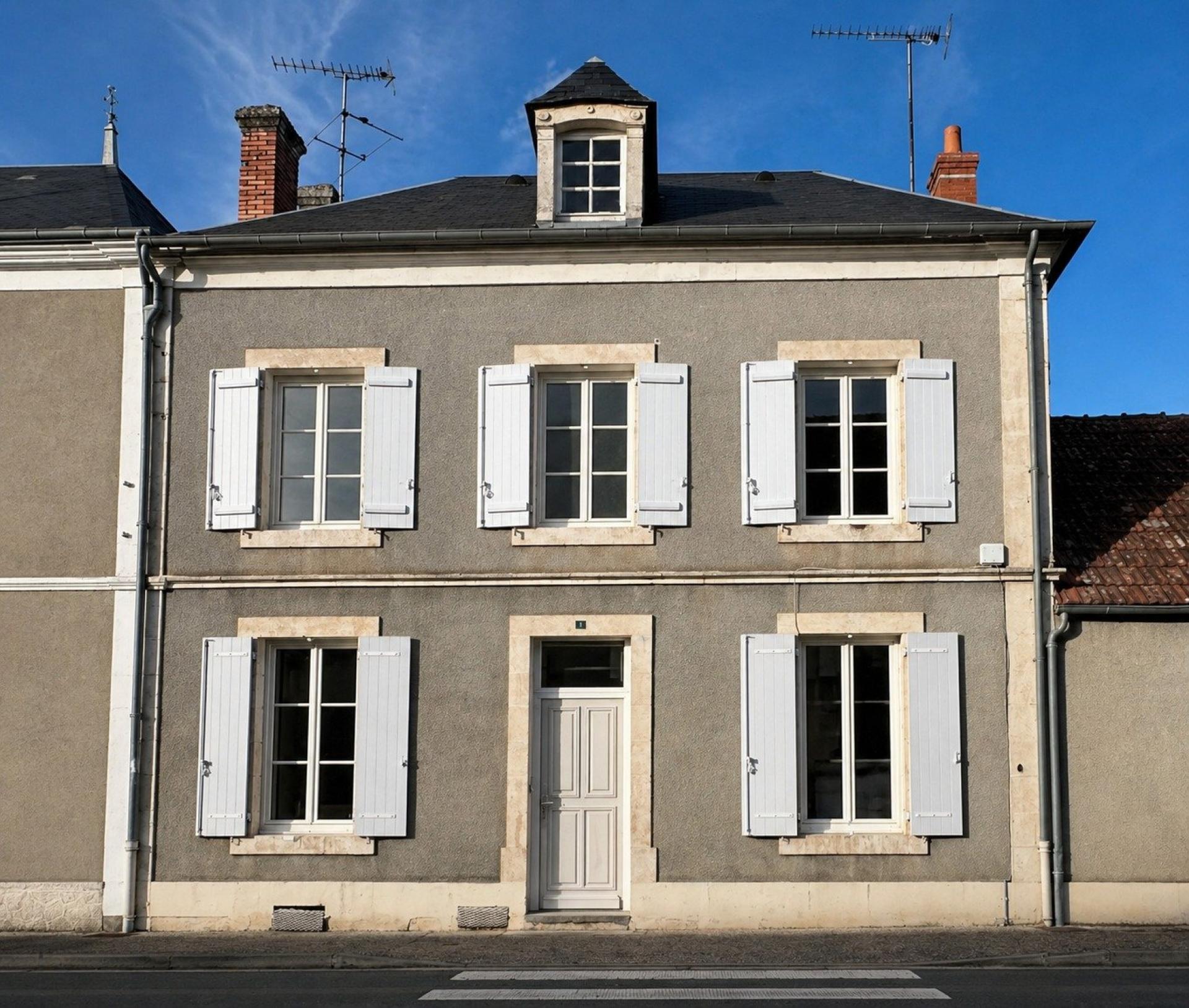 Photo SAFTI — Maison 4 pièces, 85 m² à Thevet Saint Julien 2