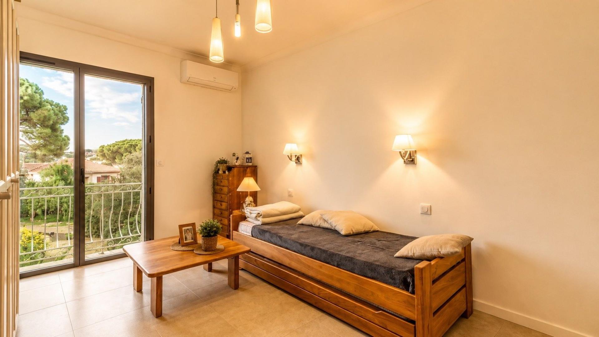 Photo 7 of the listing.