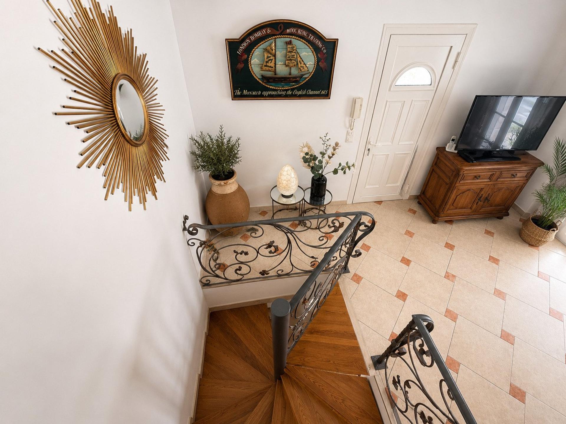 Photo 5 of the listing.