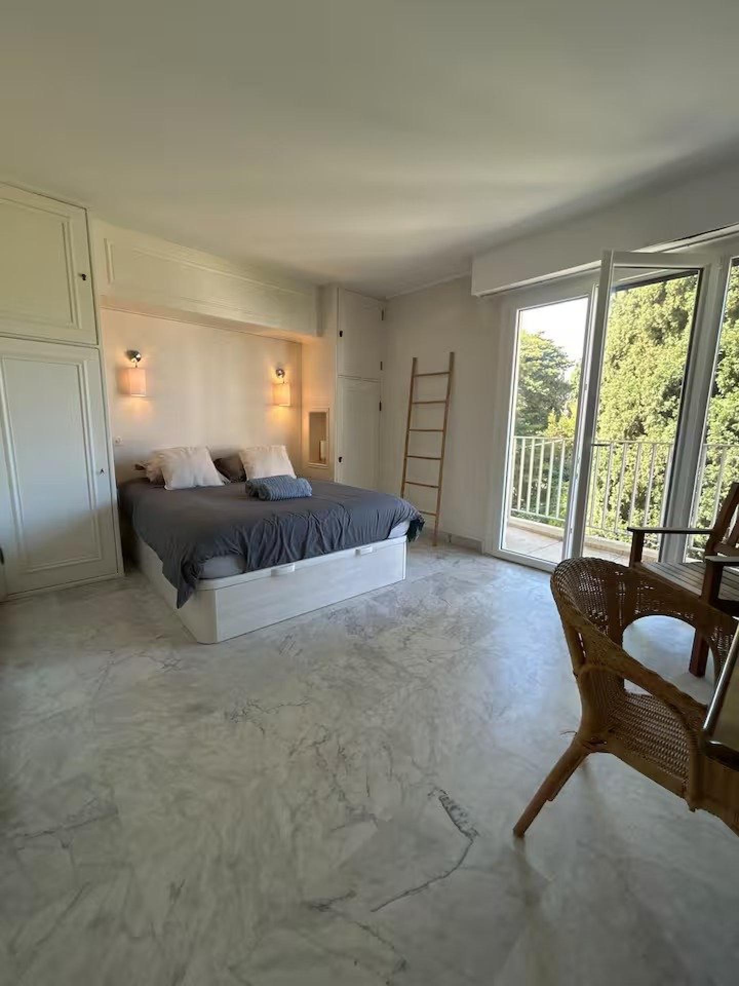 Photo 8 of the listing.
