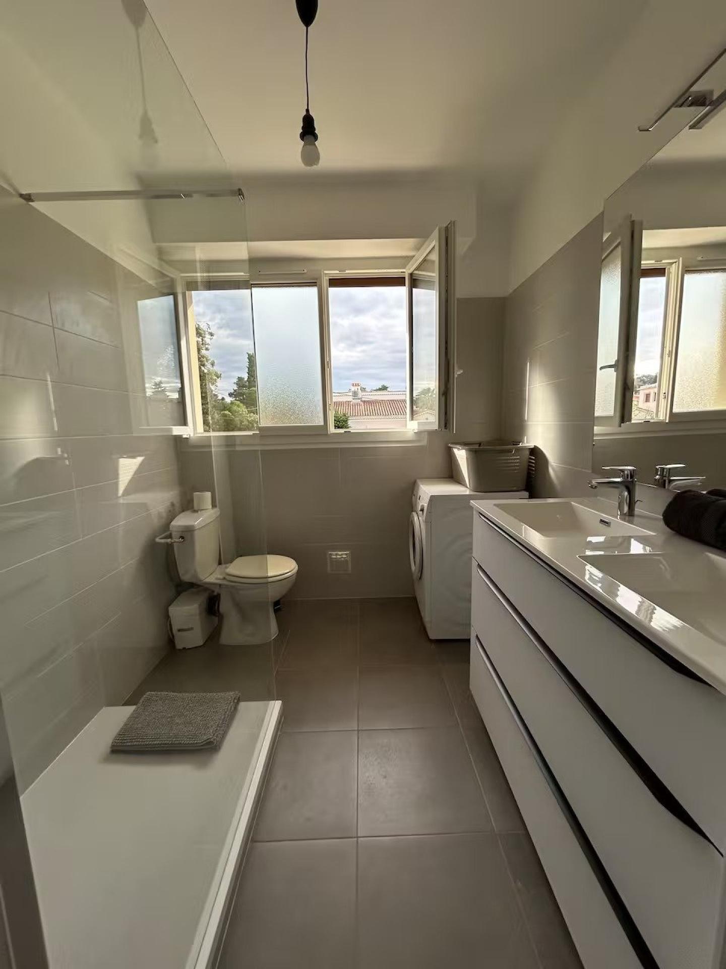 Photo 9 of the listing.