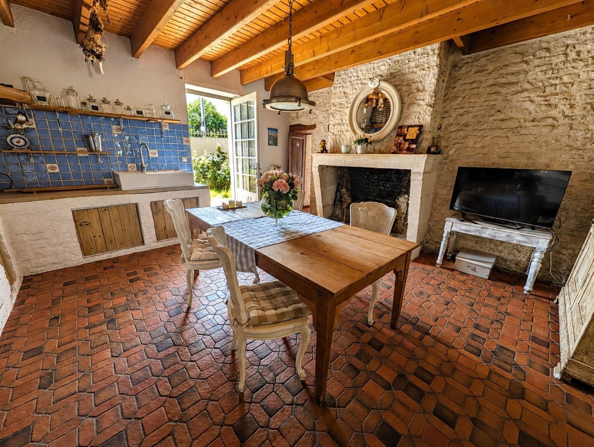 Photo 7 of the listing.