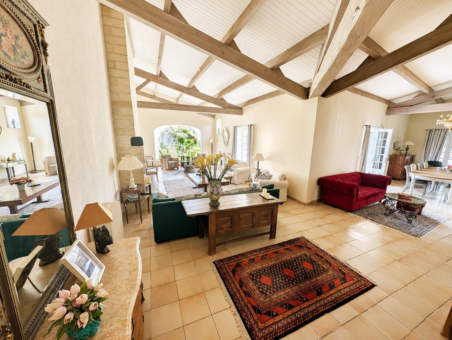 Photo 2 of the listing.
