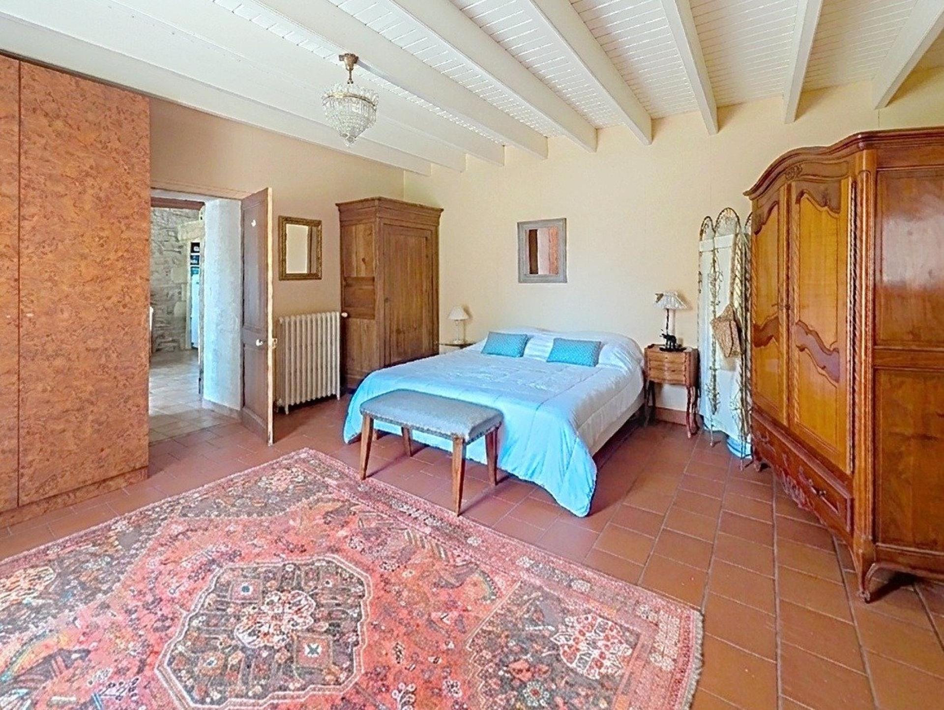 Photo 11 of the listing.