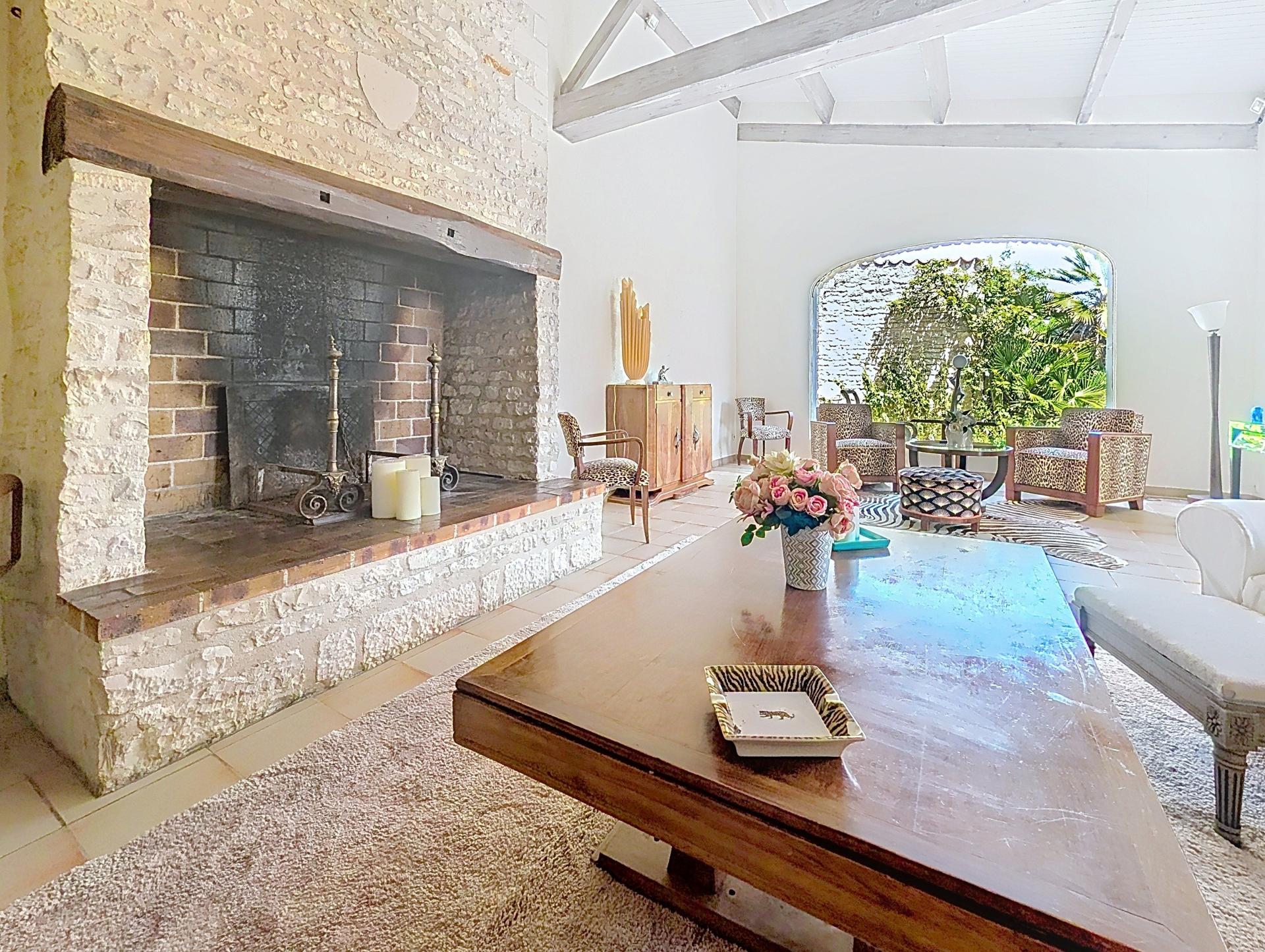 Photo 4 of the listing.