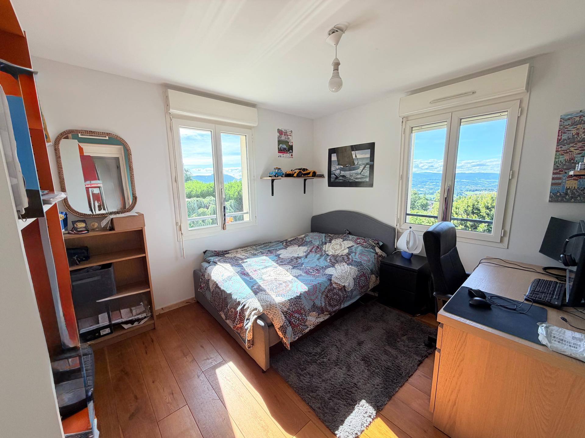 Photo 14 of the listing.