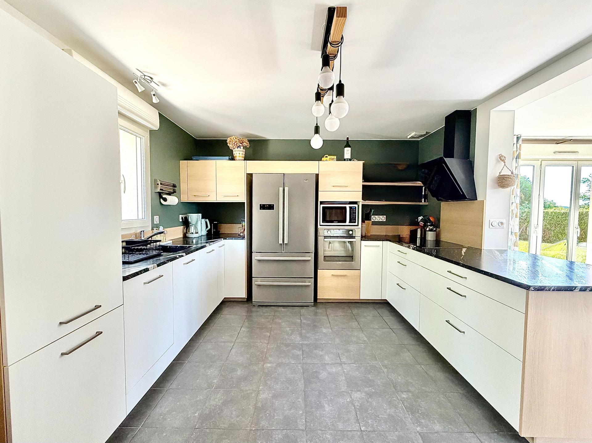 Photo 6 of the listing.
