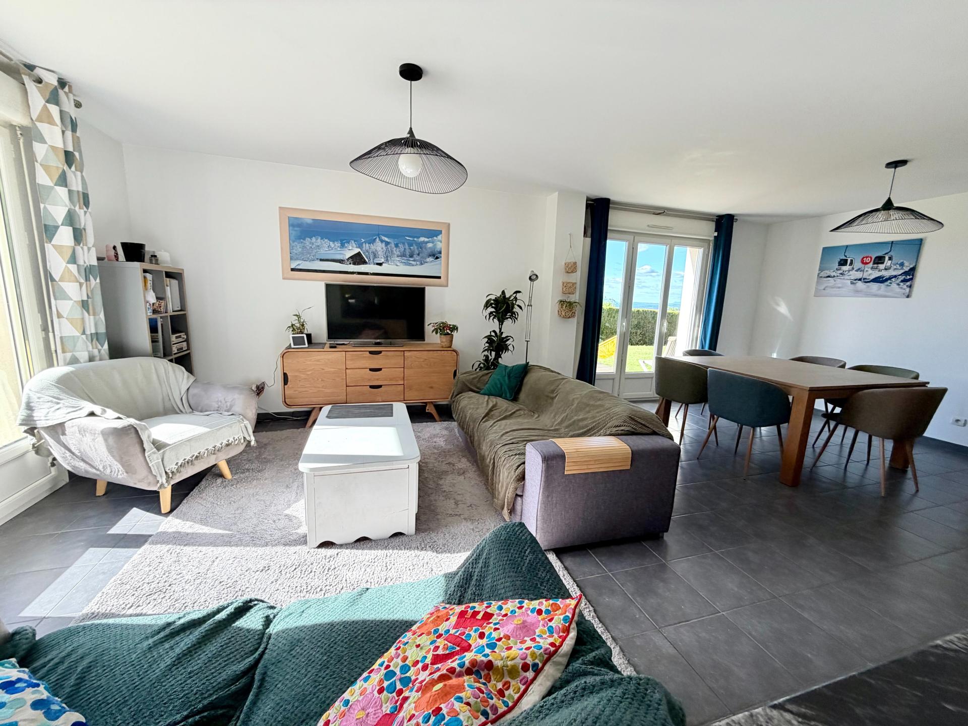 Photo 8 of the listing.