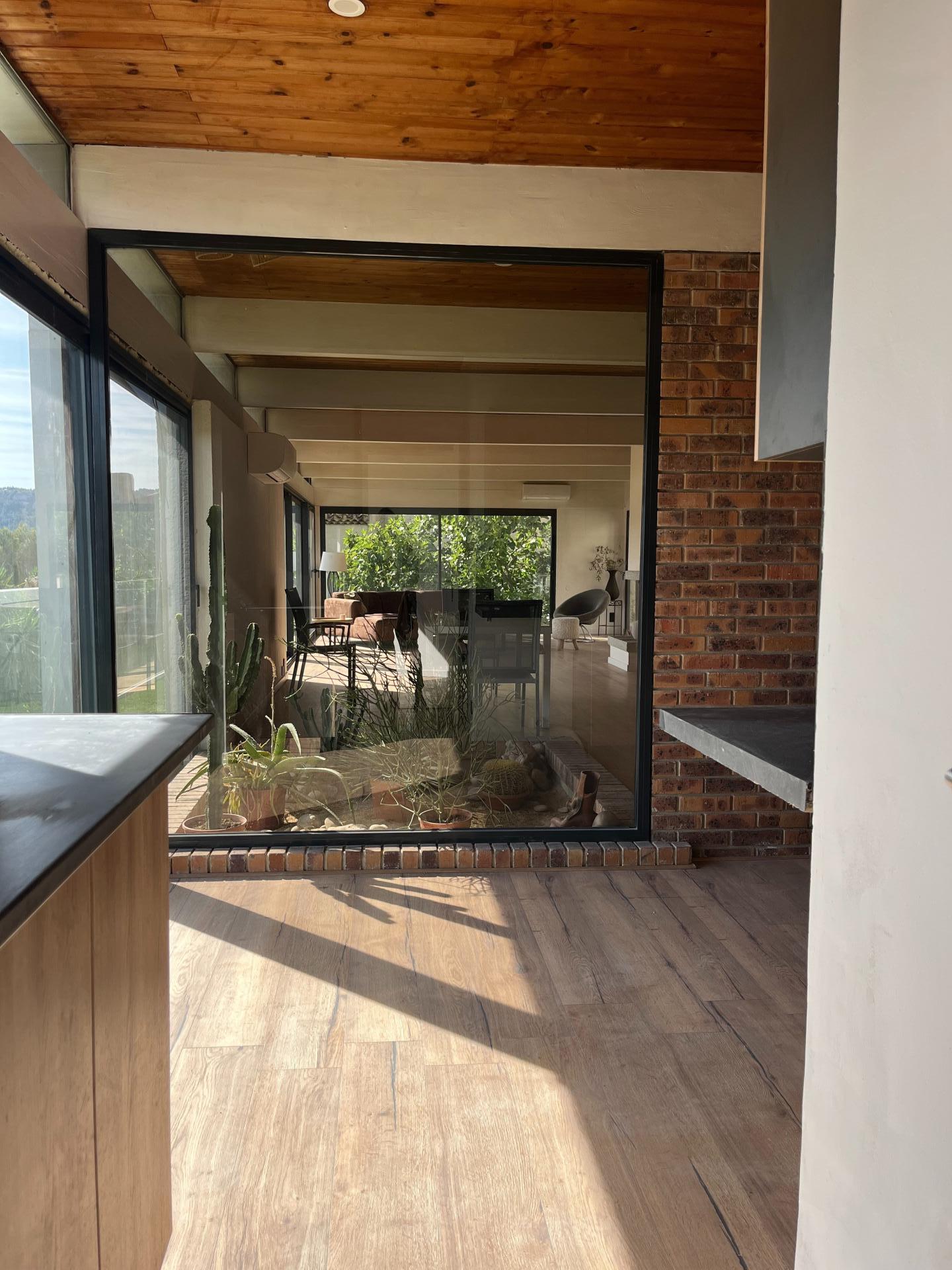 Photo 6 of the listing.