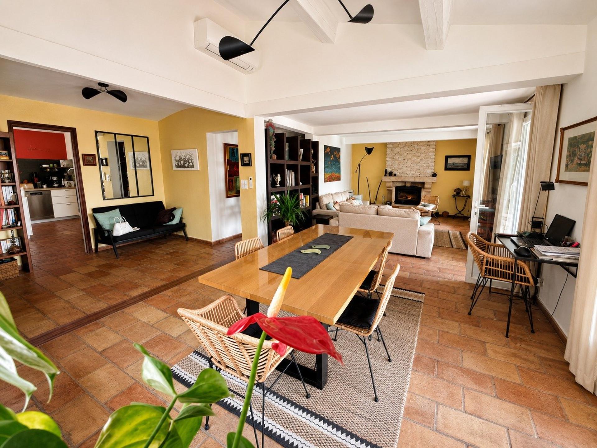 Photo 6 of the listing.