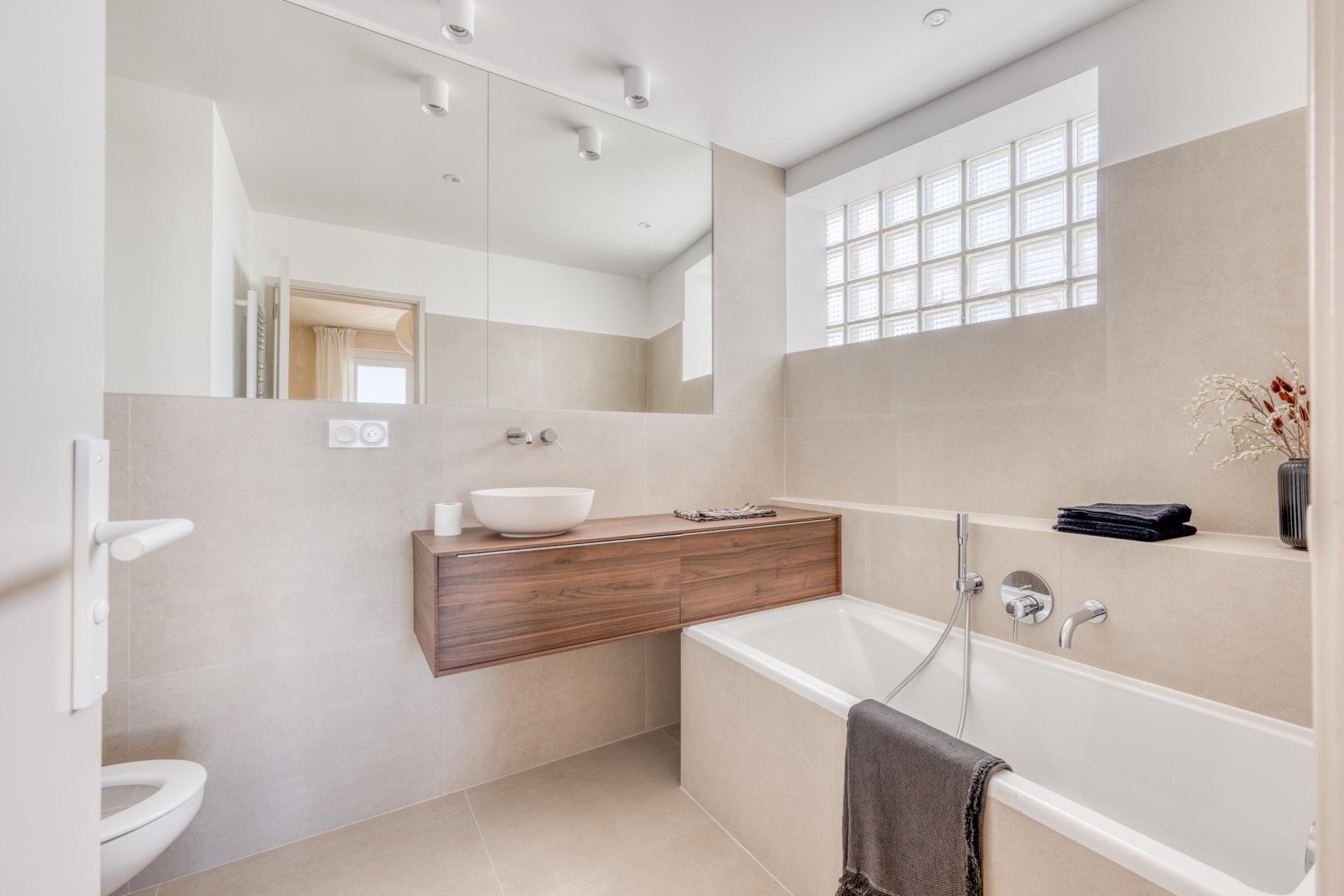 Photo 8 of the listing.