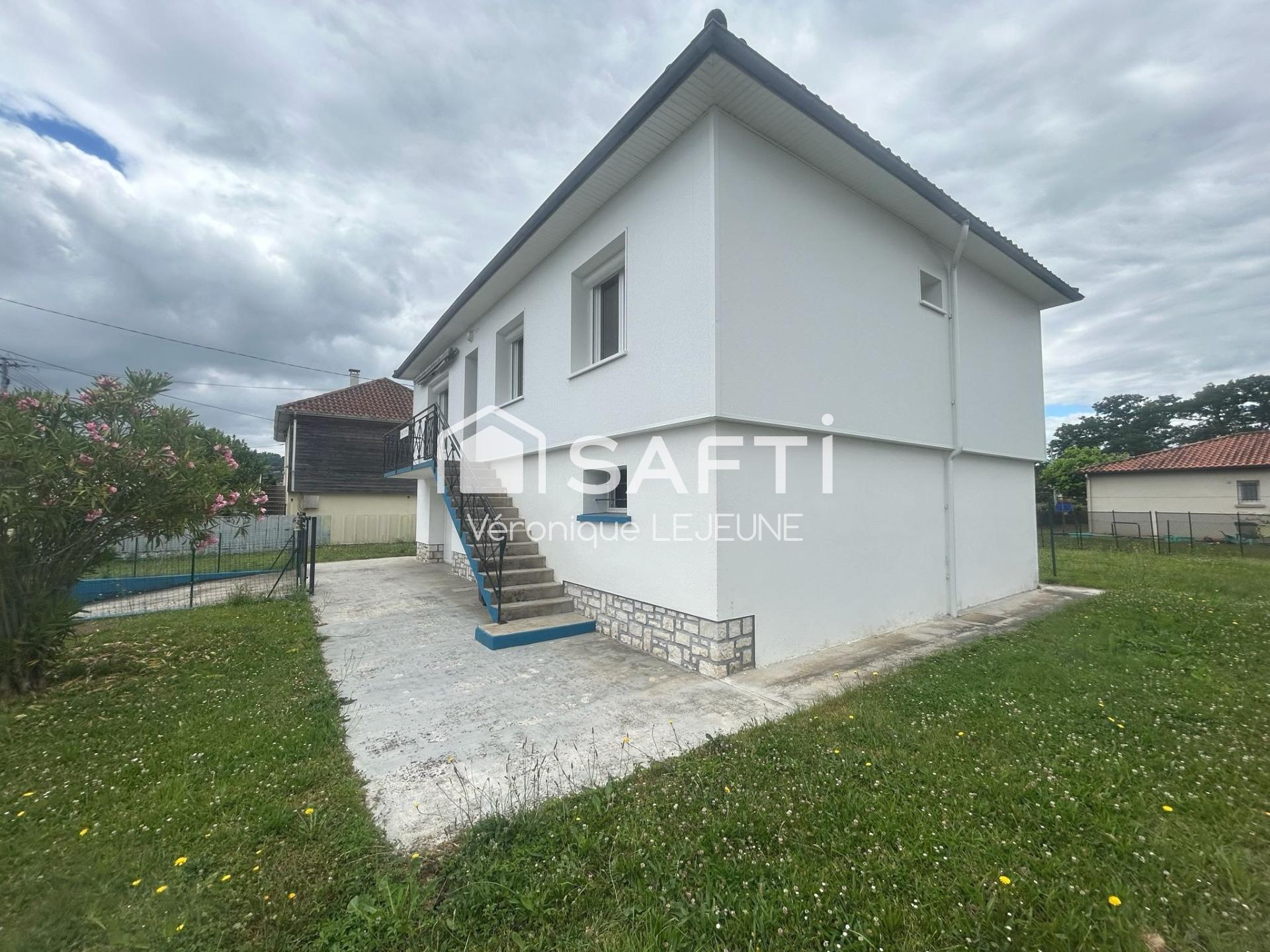 Charmante villa familiale de 88m² sur un terrain de 511m², offrant 4 chambres, une belle pièce de vie lumineuse et un grand garage. Un cadre idéal pour profiter du confort et de la tranquilité au quotidien.
