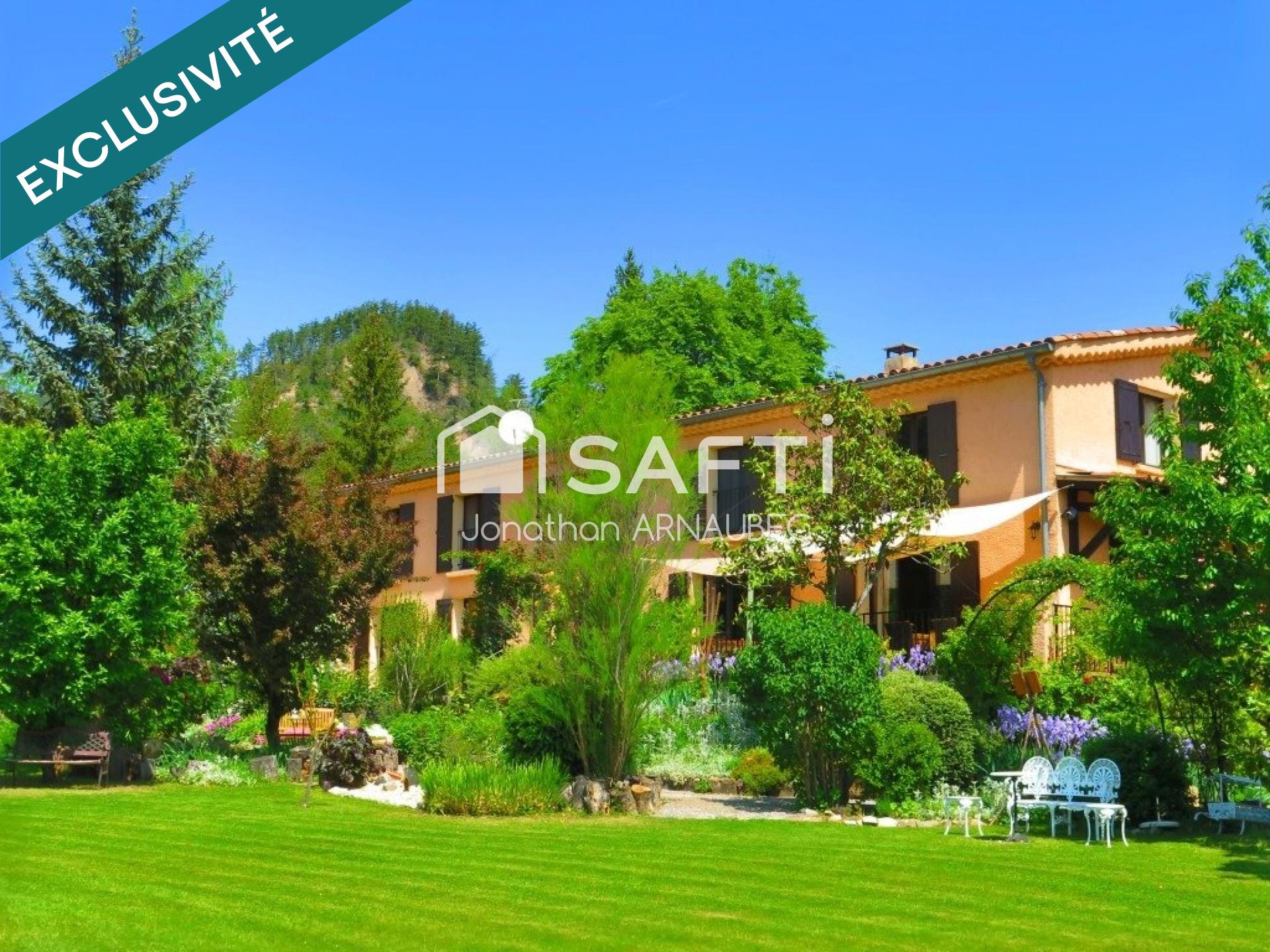 Gîte de 400 m² au cœur de la Provence : un lieu unique offrant de multiples possibilités d'exploitation touristique.