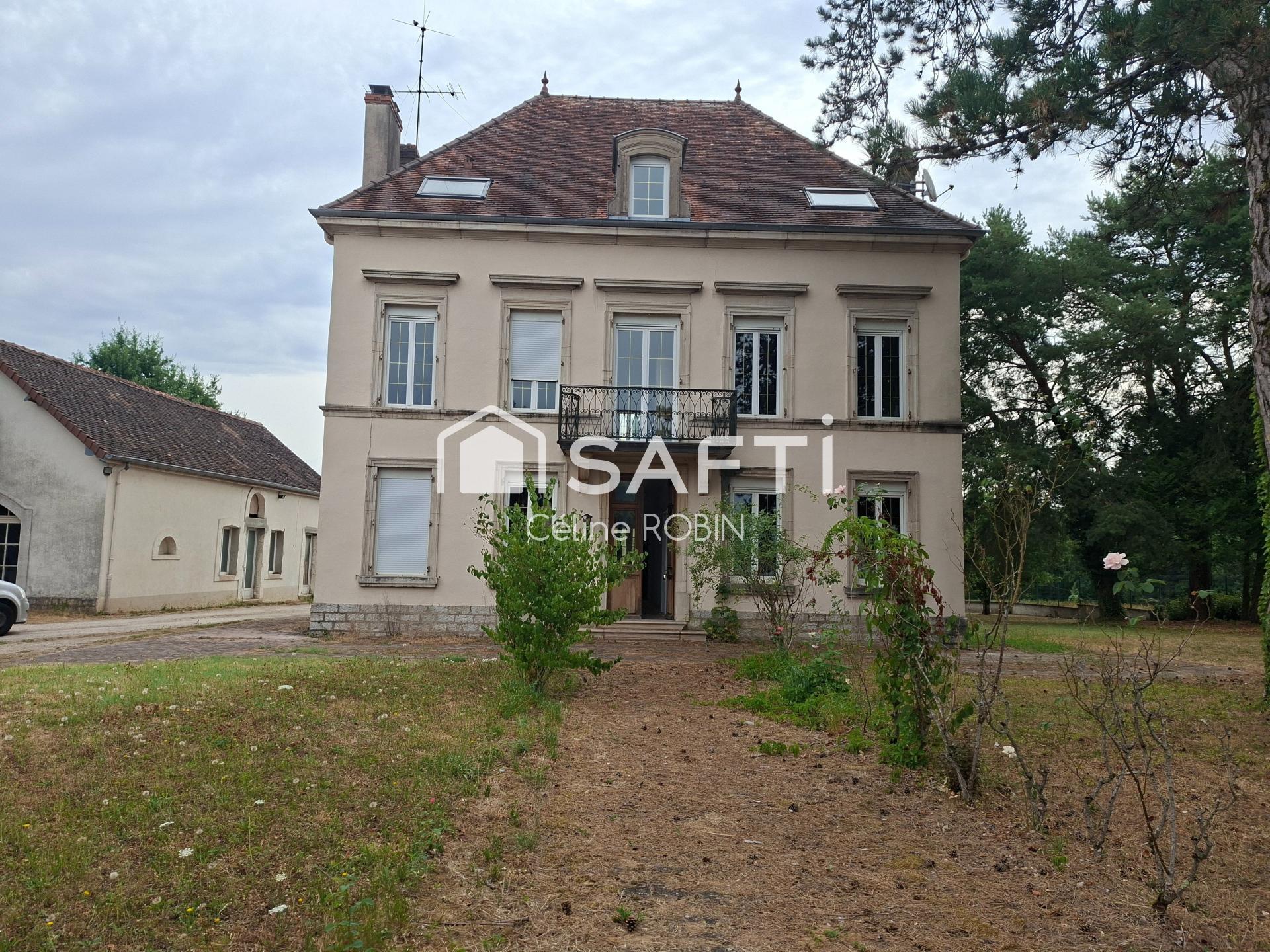 Maison 9 pièces 284 m² · à Louhans · 284 m² · 275 000 €