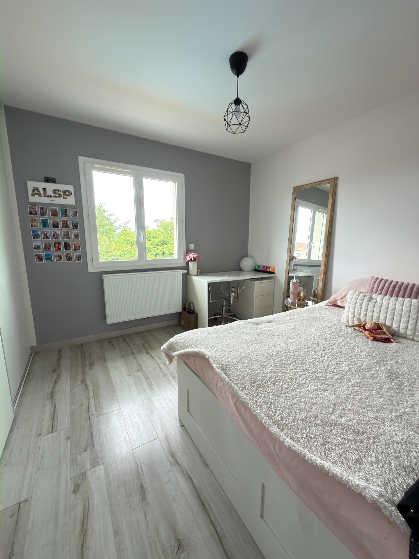 Photo 5 of the listing.