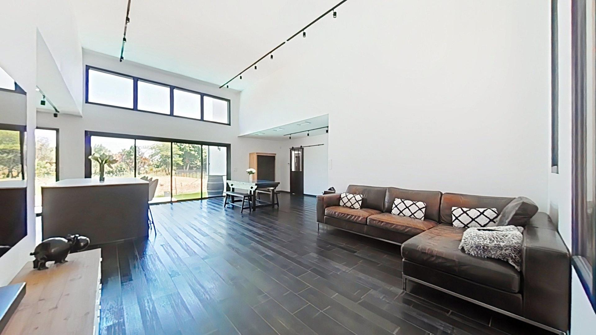 Photo 3 of the listing.