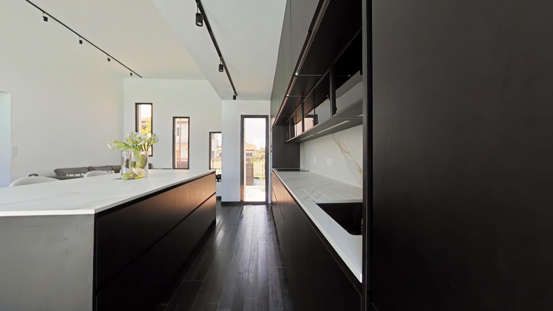 Photo 5 of the listing.