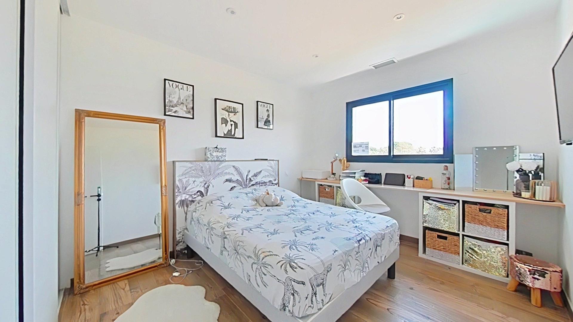 Photo 8 of the listing.