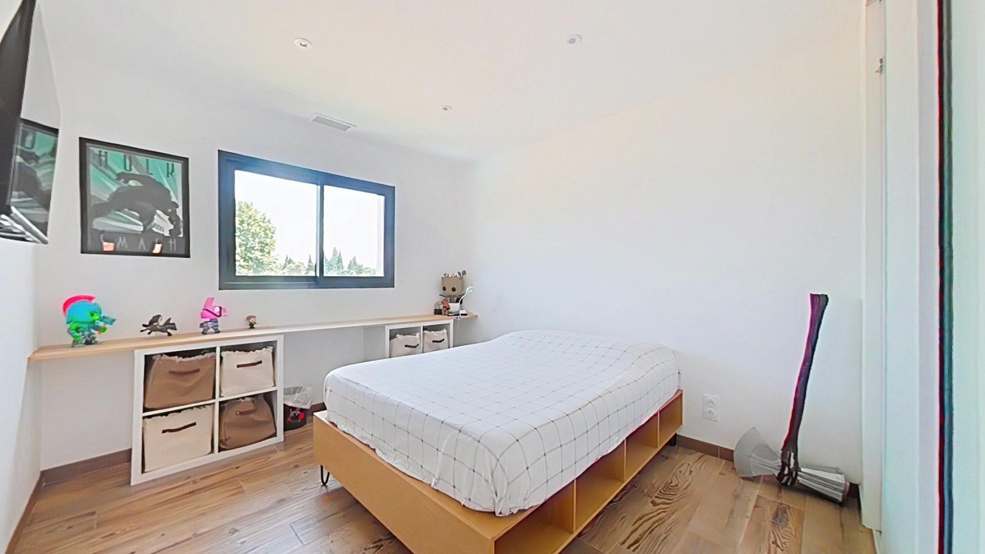 Photo 9 of the listing.