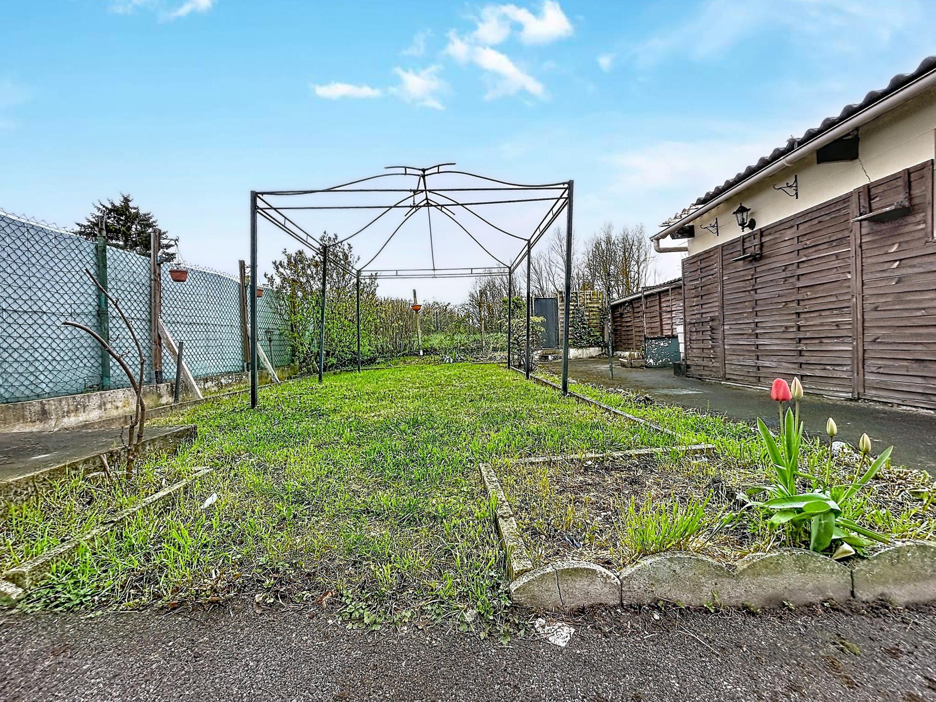 Maison 3 Chambres-Jardin, Garage, stationnements