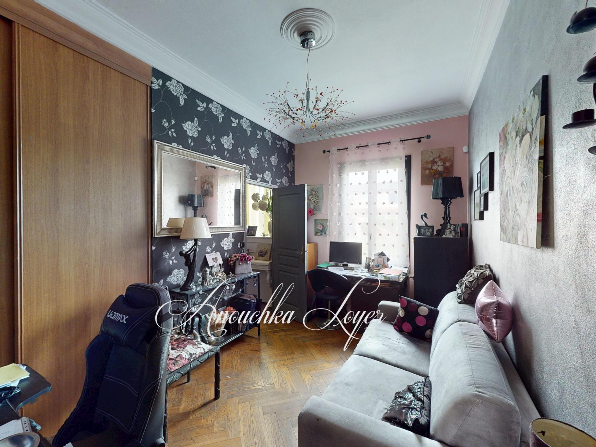 Photo 7 of the listing.