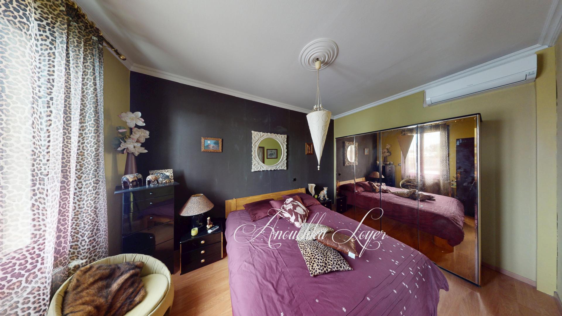 Photo 9 of the listing.