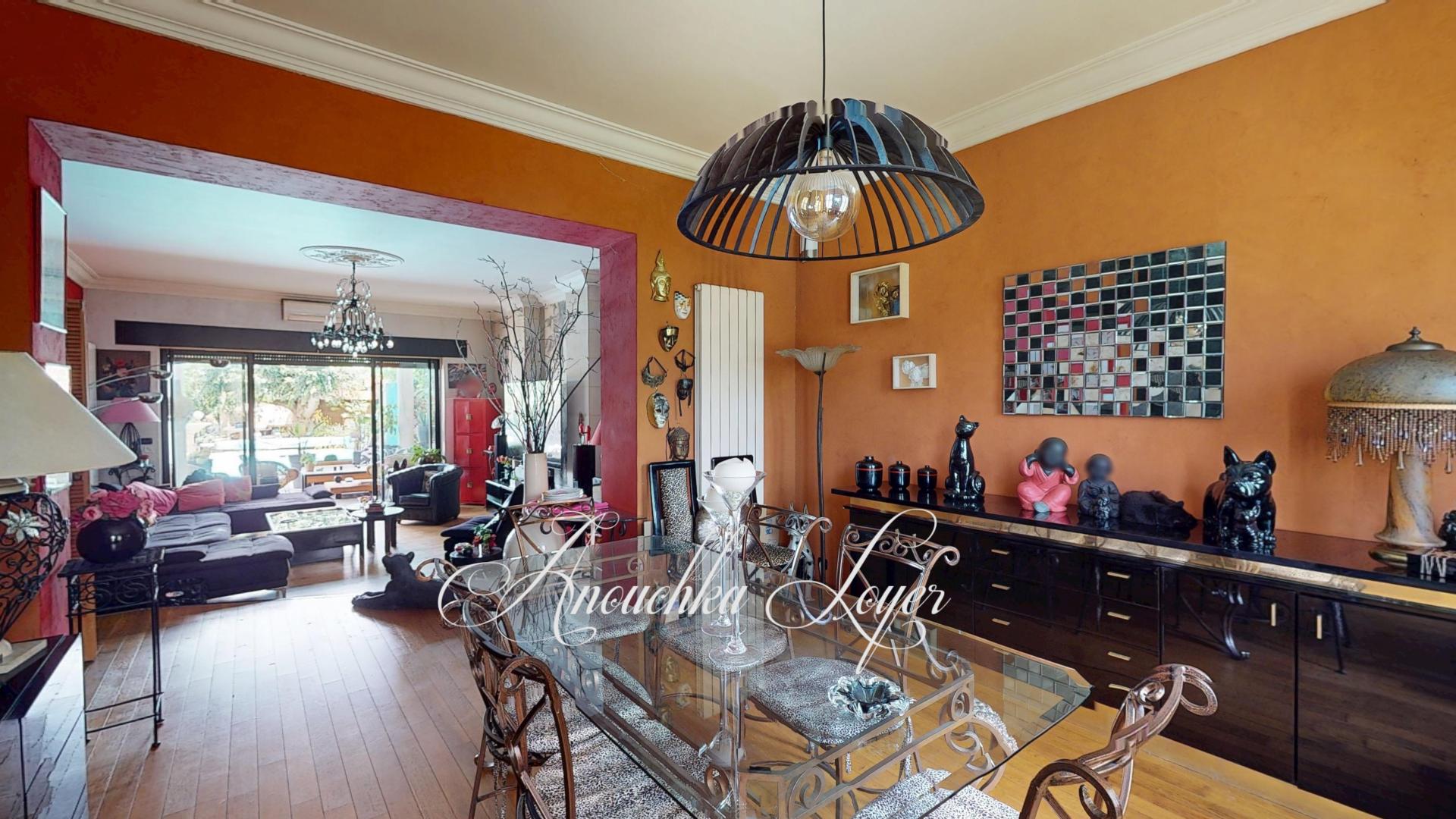 Photo 4 of the listing.