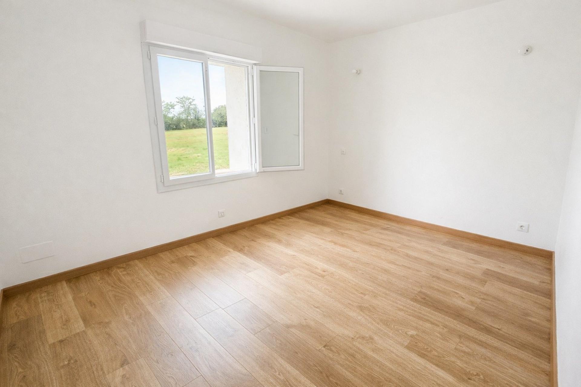 Photo SAFTI — Maison 5 pièces, 157 m² à Saint Amand En Puisaye 4
