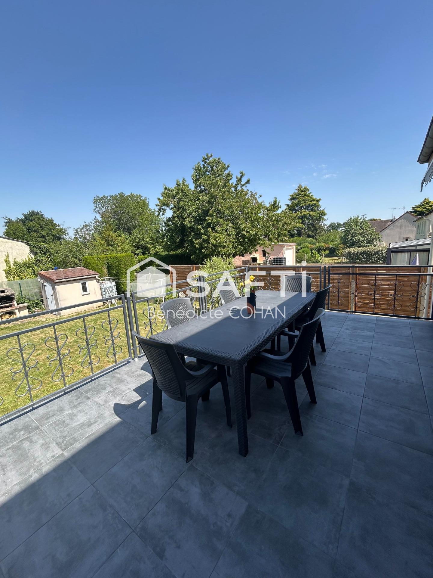 Maison 5 pièces 94 m² · à Beville-le-Comte · 94 m² · 279 000 €