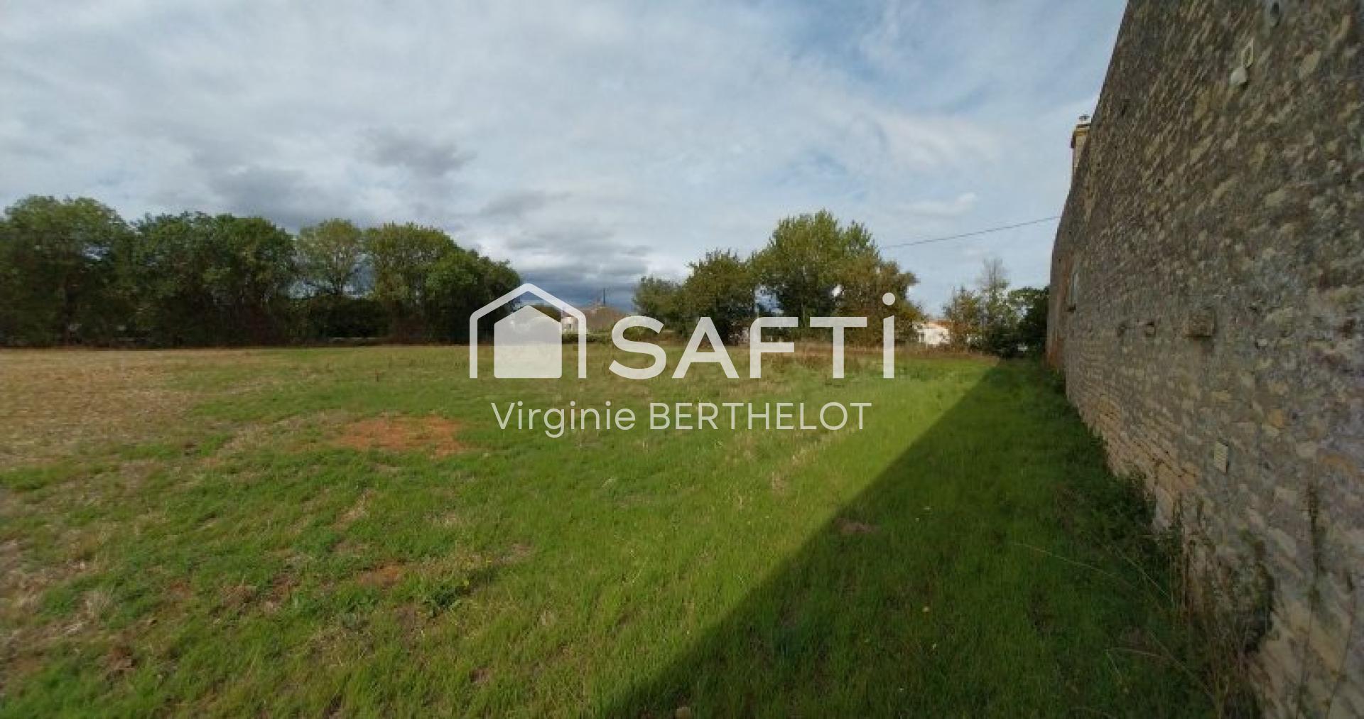 TERRAIN CONSTRUCTIBLE D'ENVIRON 879 M2  A CHAMPBERTRAND!