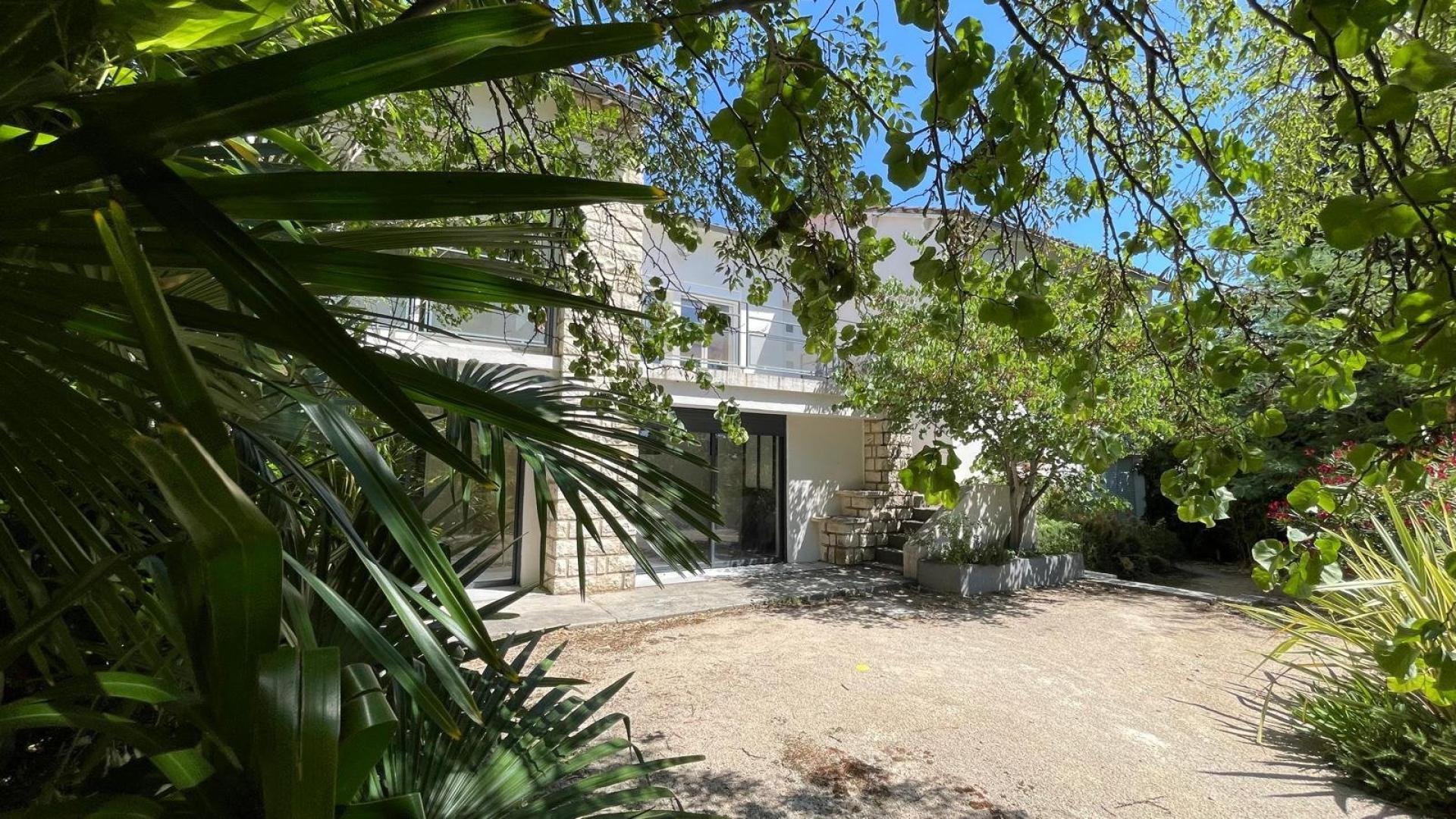 Photo SAFTI — Maison 7 pièces, 191 m² à Villeneuve Les Avignon 2