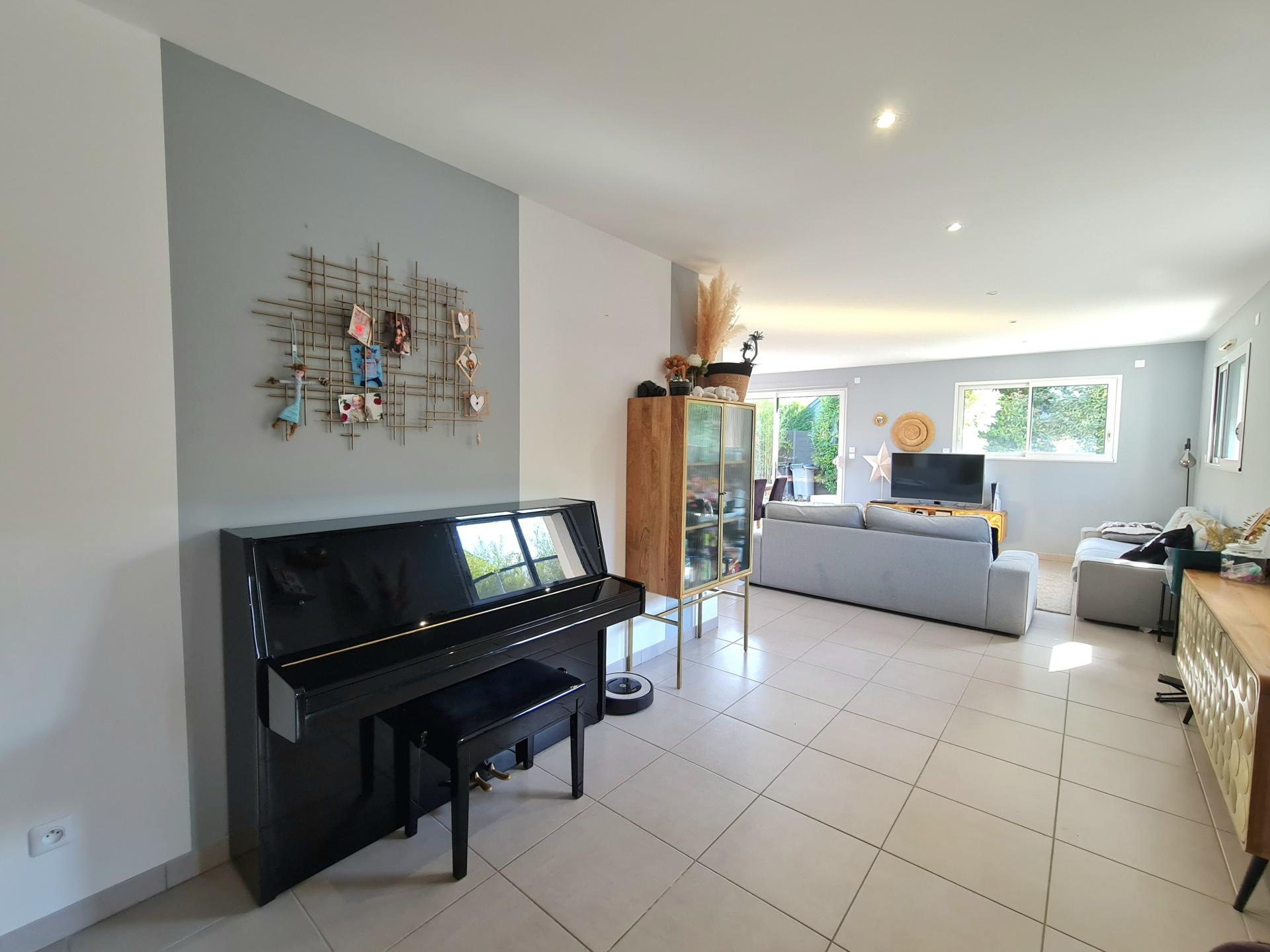 Photo 7 of the listing.