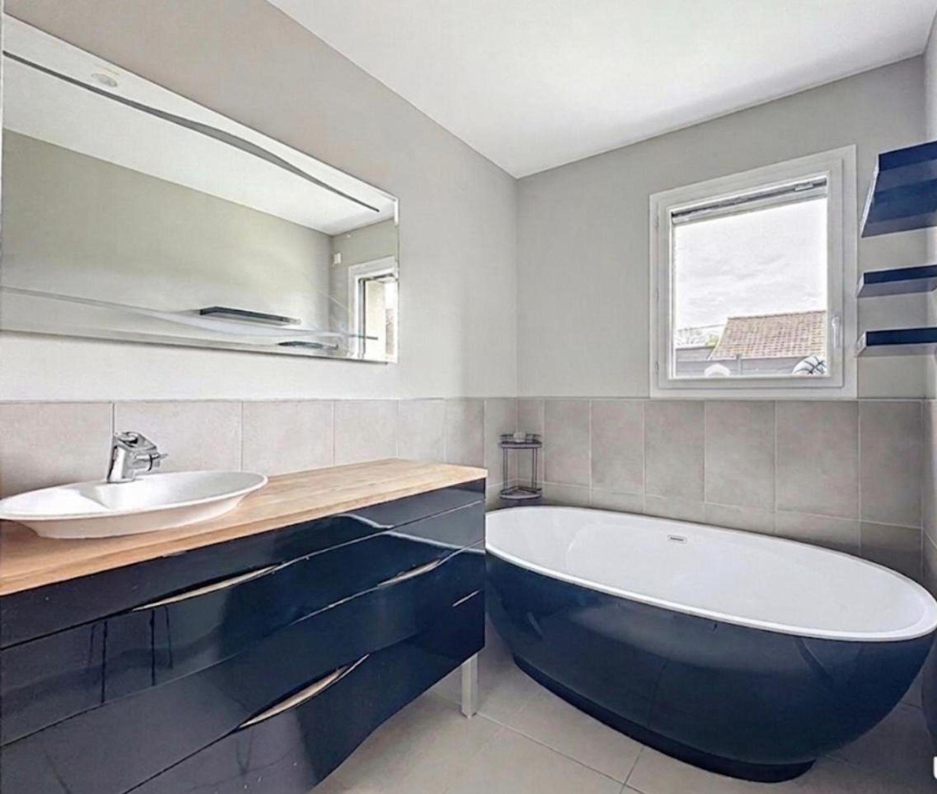 Photo 12 of the listing.