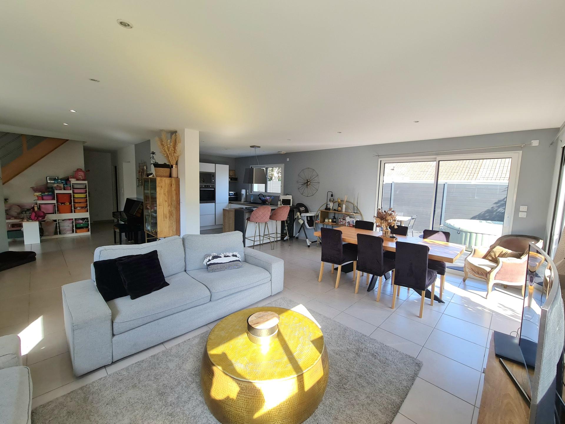 Photo 4 of the listing.
