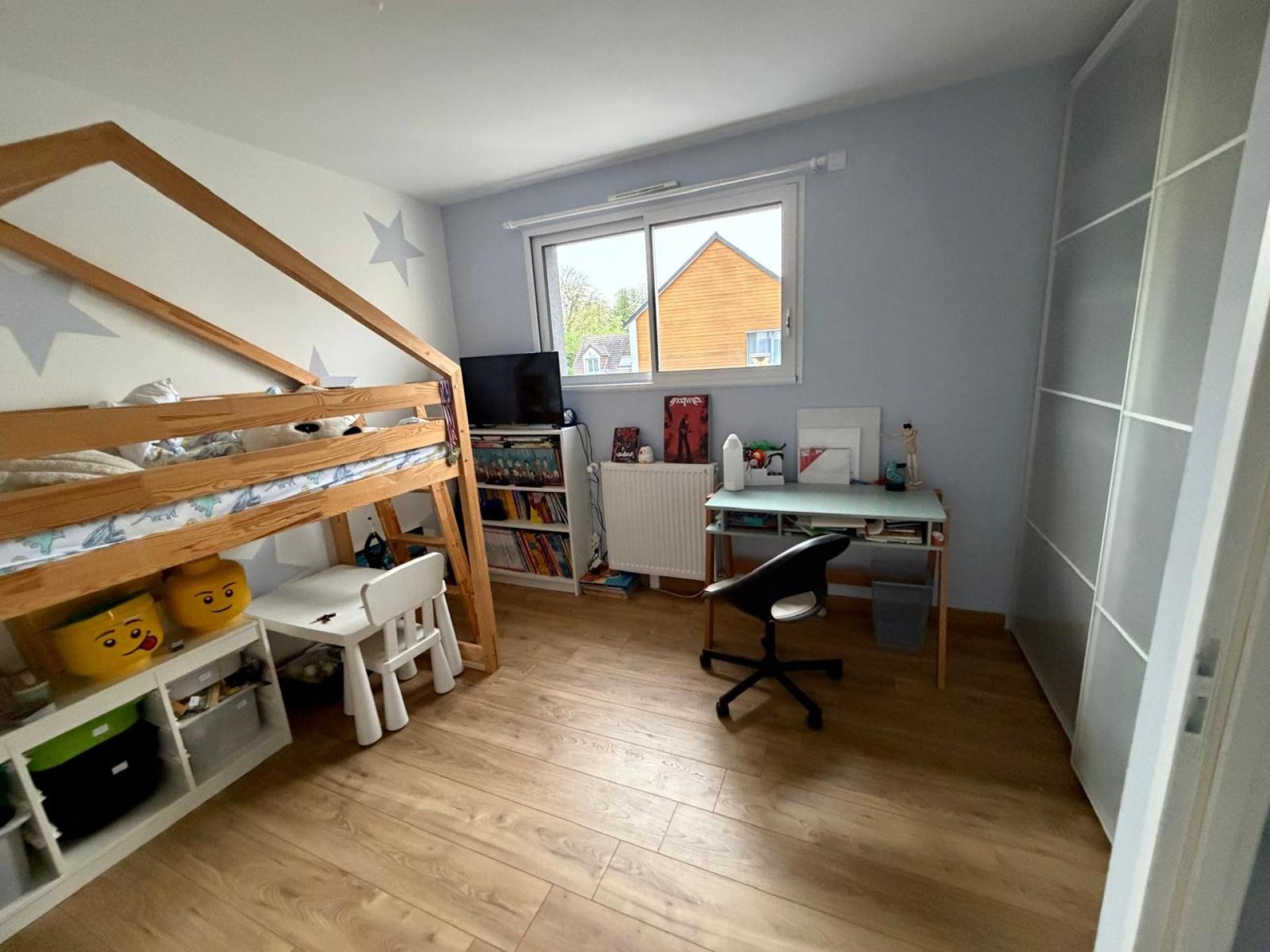 Photo 10 of the listing.