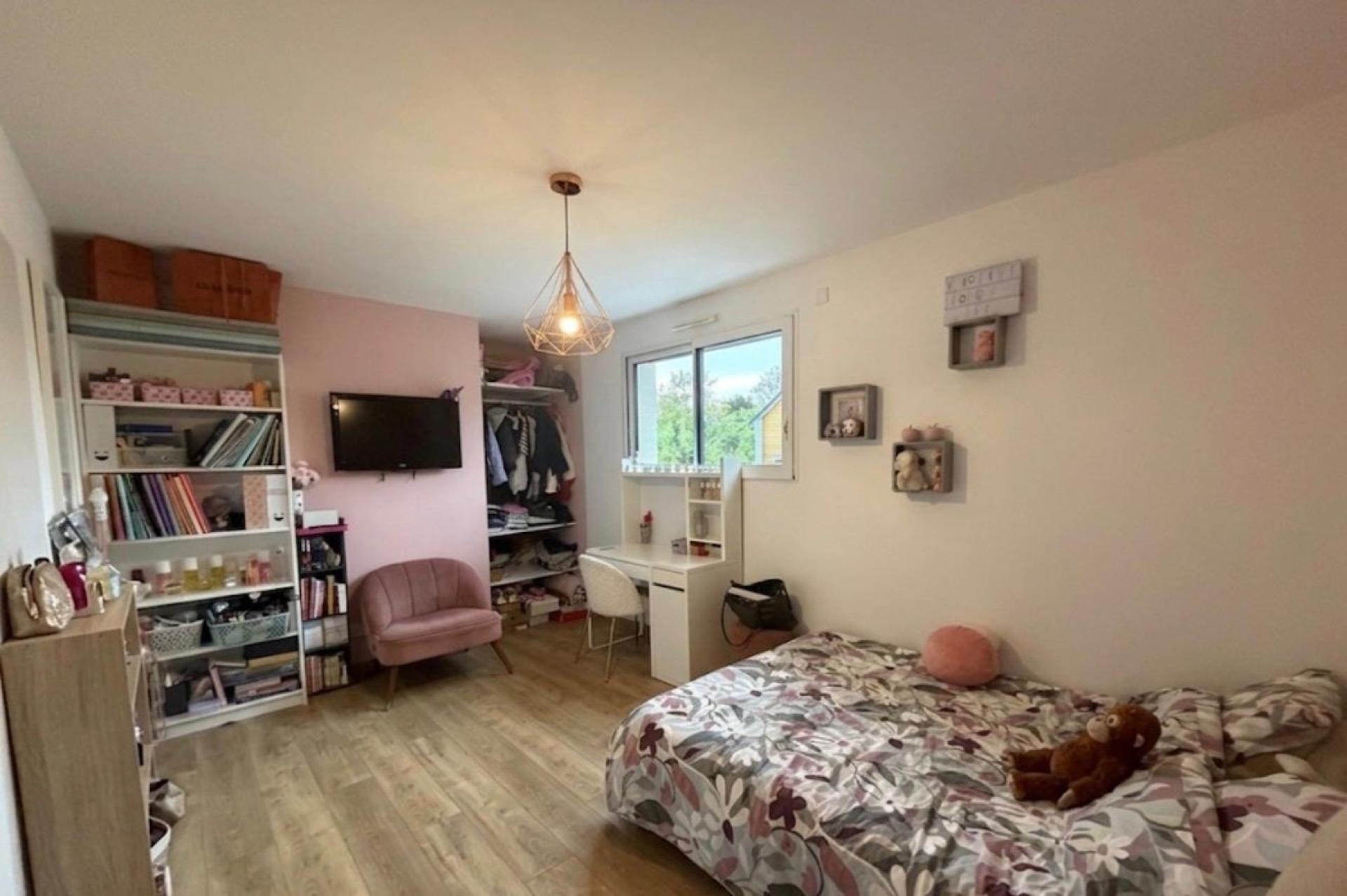 Photo 9 of the listing.