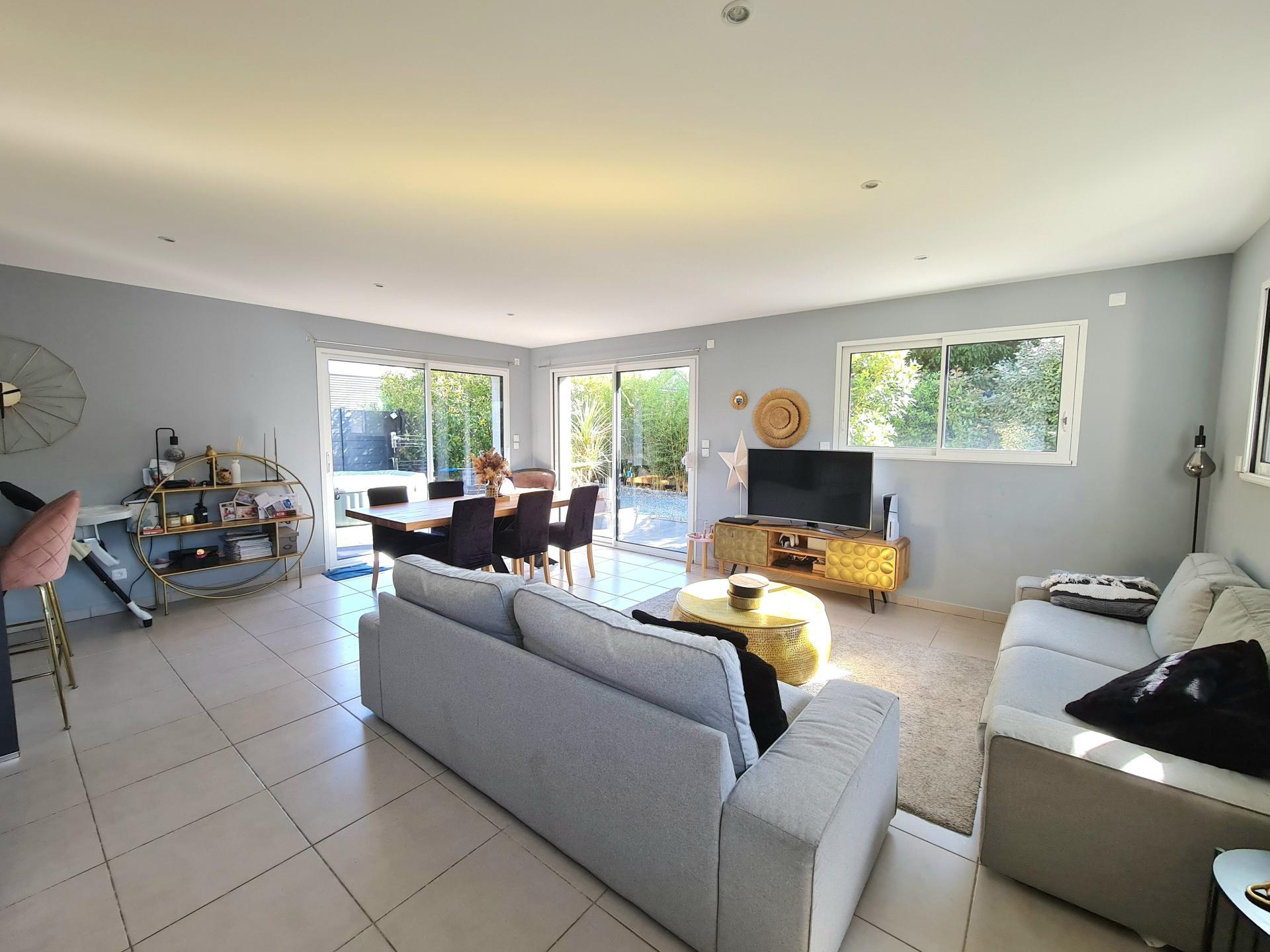 Photo 6 of the listing.
