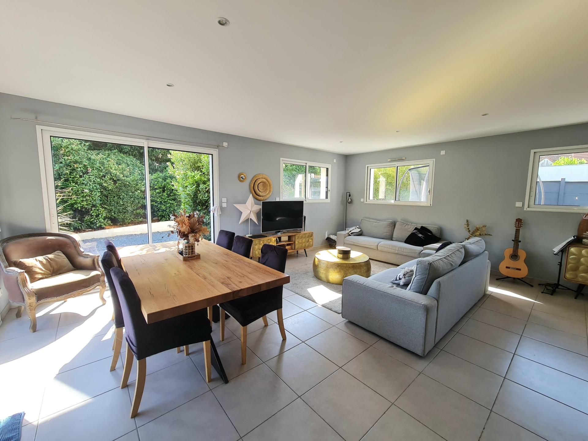 Photo 5 of the listing.