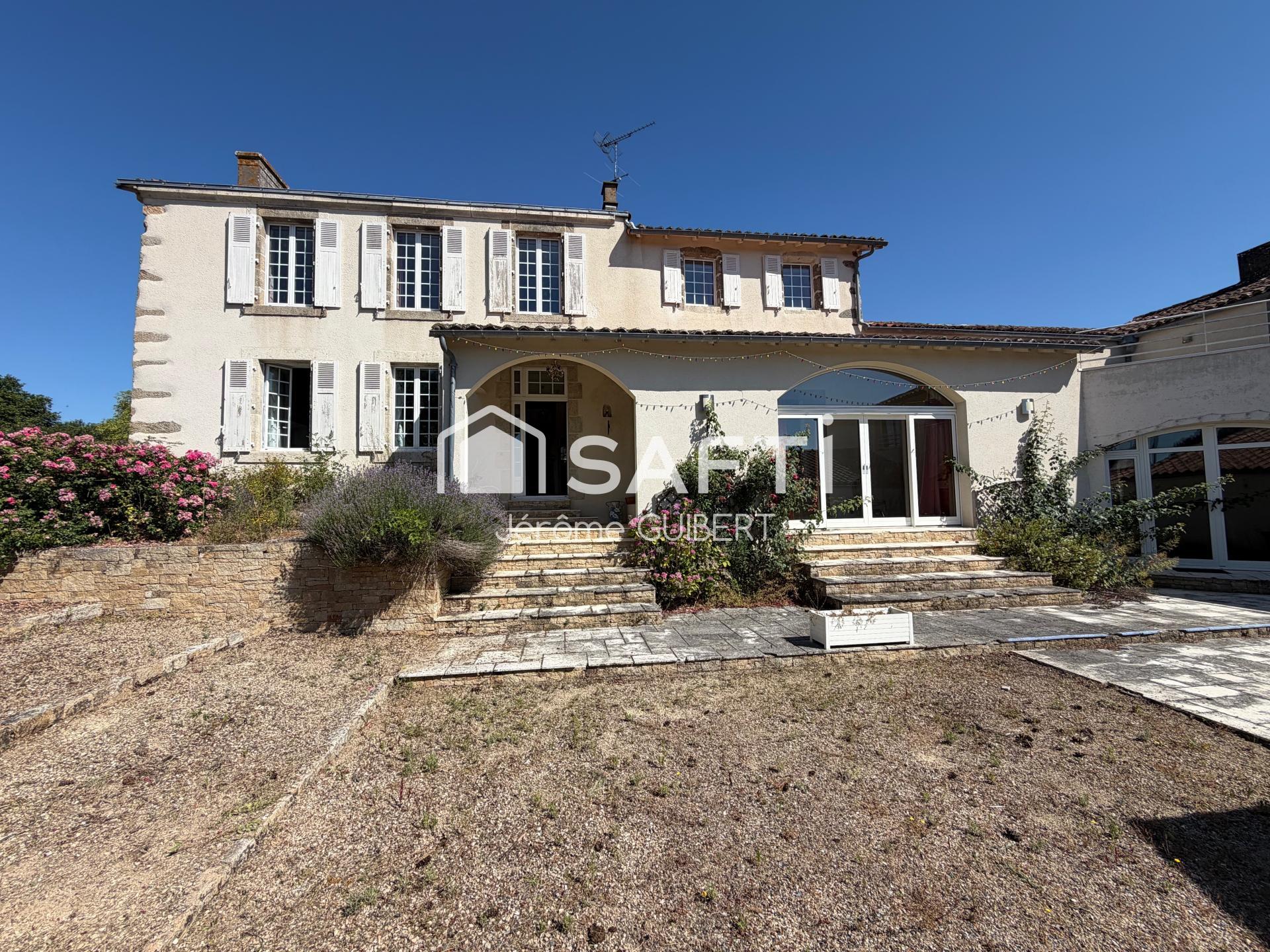 Maison de 10 pièces de 345 m² à Montravers