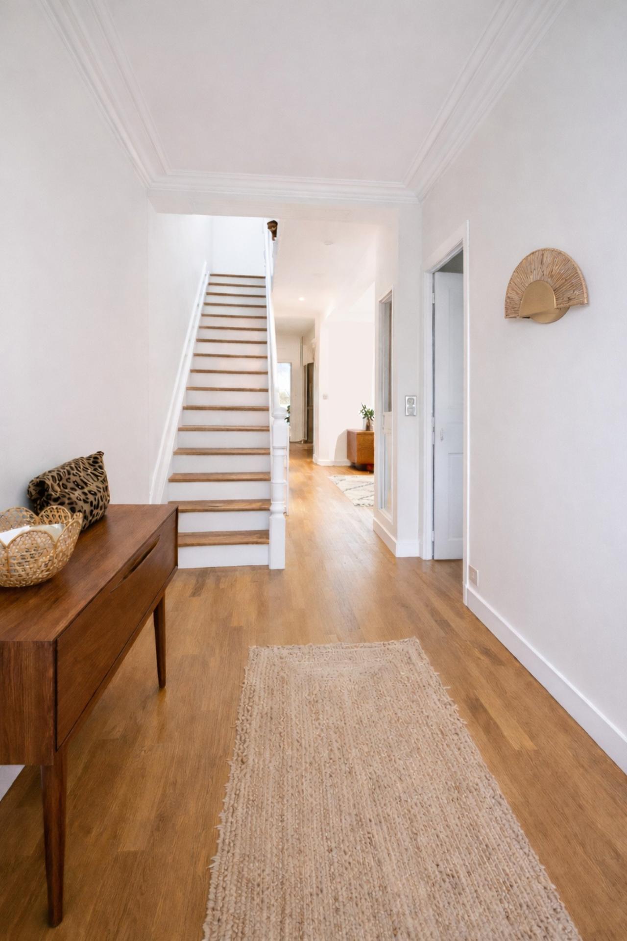 Photo 7 of the listing.