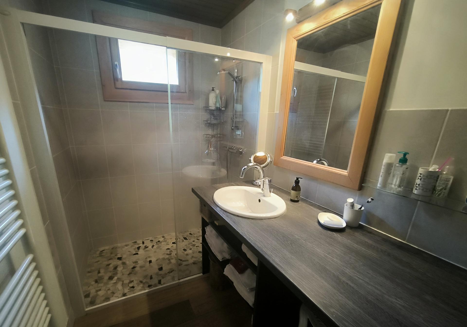 Photo 9 of the listing.