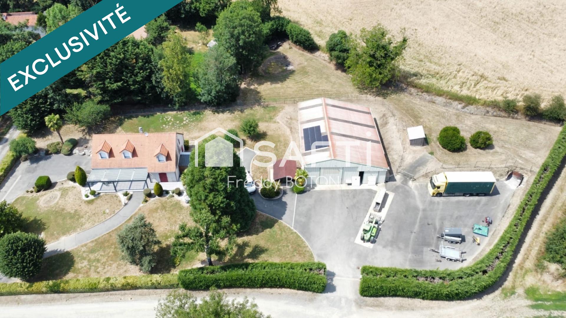Volumes, dépendances et revenus solaires : une propriété aux multiples possibilités sur plus de 5 700 m².