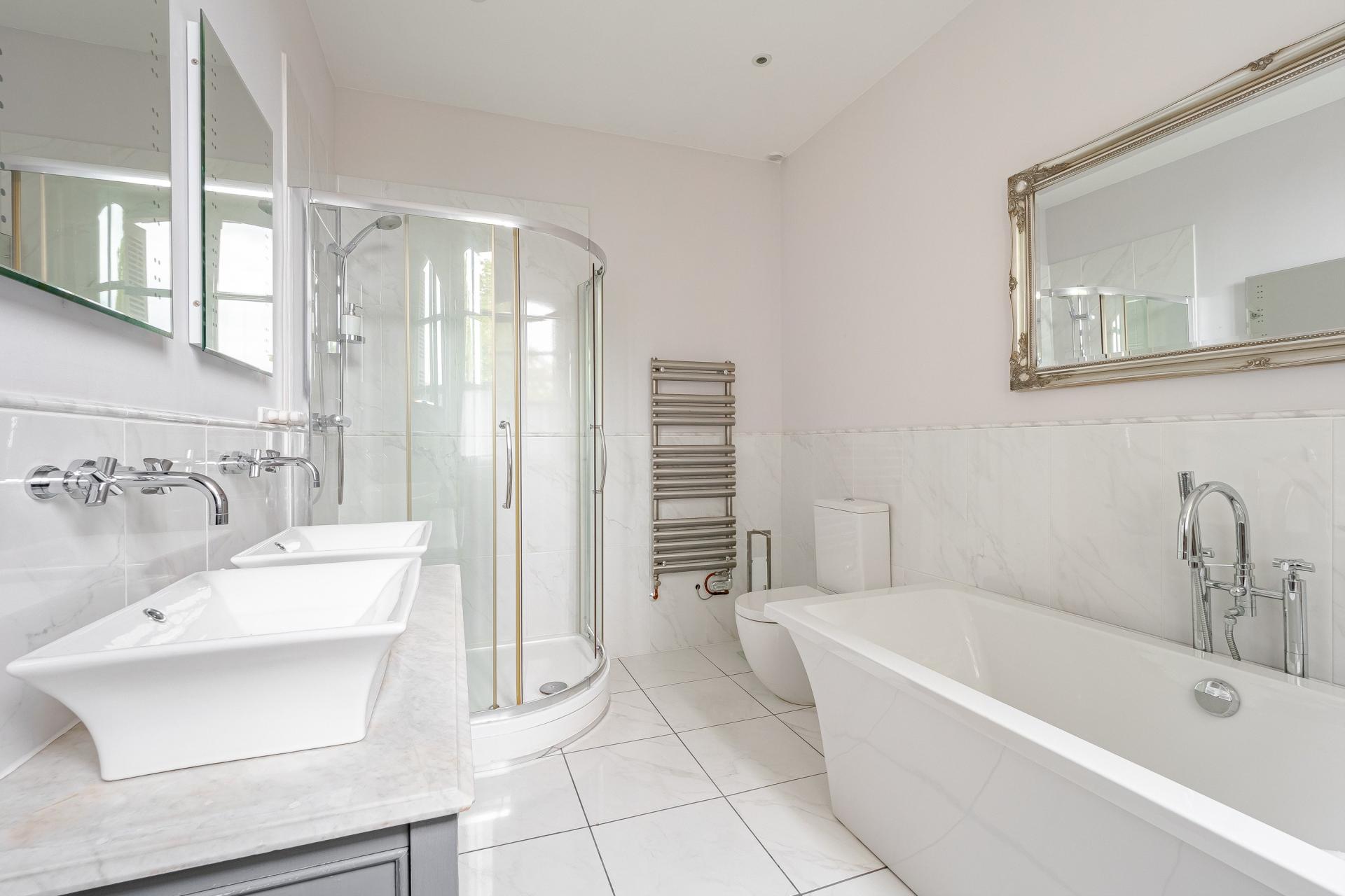 Photo 8 of the listing.
